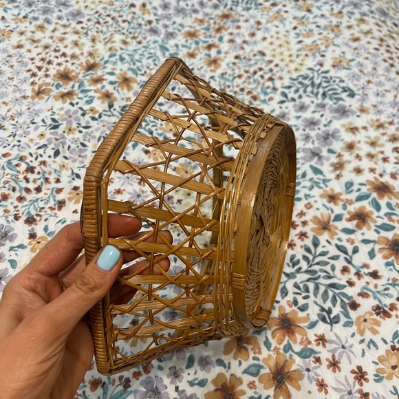 Vintage Wicker basket - Picture 2 of 3